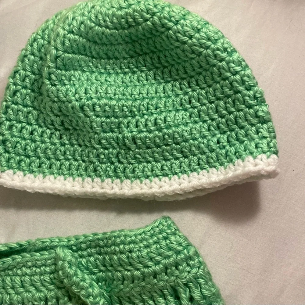 NWOT Hand Crocheted Green Beanie and Diaper Cover 3-6 Month